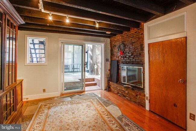 Building Photo - 733 N 24th St
