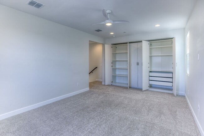 Building Photo - 5545 S Adero Cyn Trl