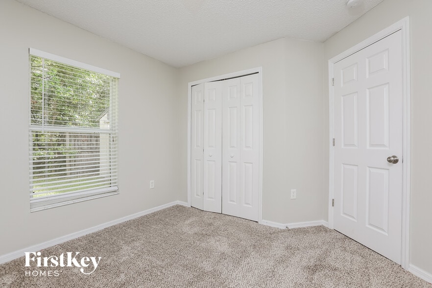 Building Photo - 662 Armadillo Dr