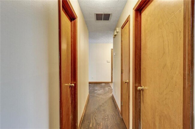 Building Photo - 1262 Bailing Dr