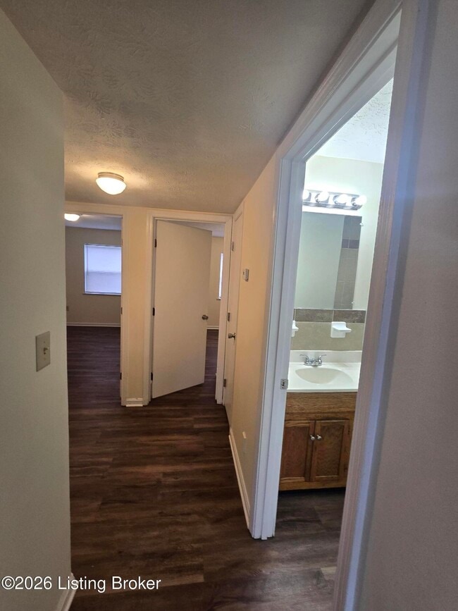 Building Photo - 3212 Springfield Dr