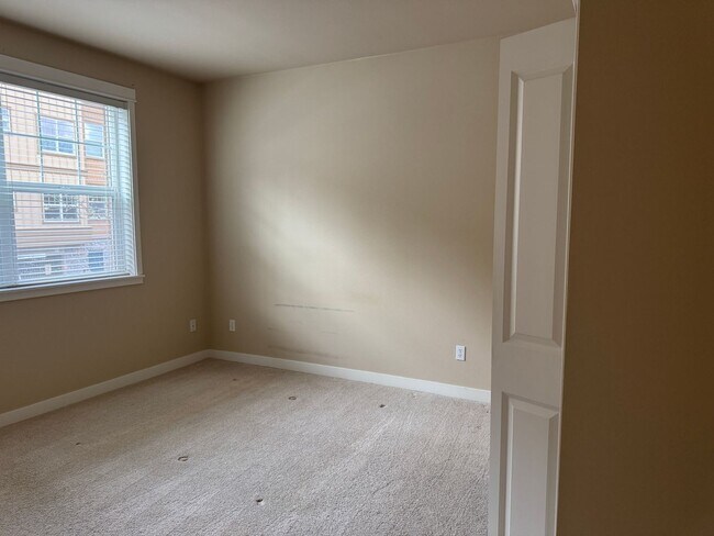 Building Photo - Issaquah 1bed Condo