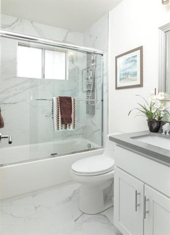 Building Photo - Gorgeous Remodeled 2 Bedroom 1 Bath Condo ...