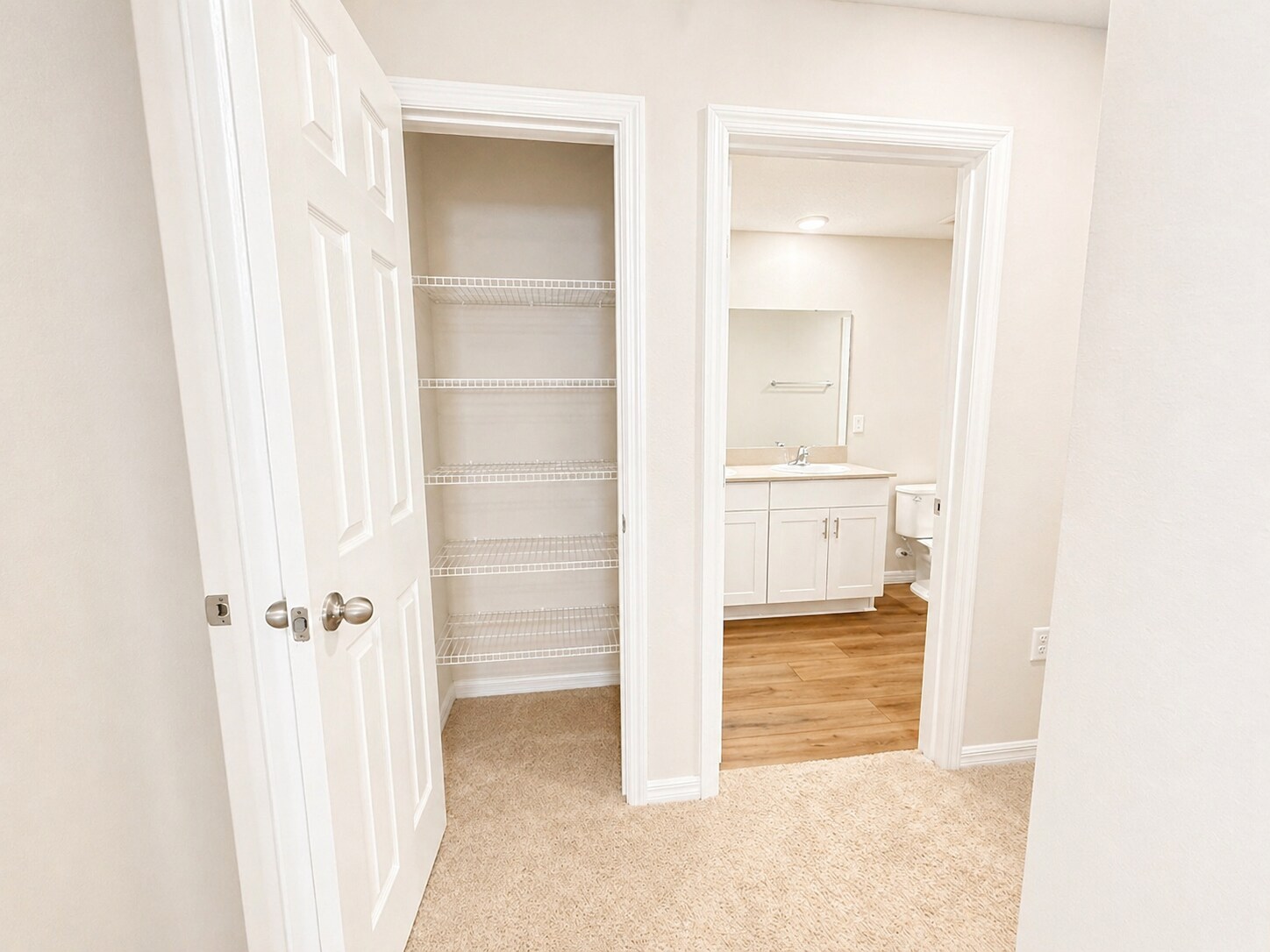 Building Photo - 1305 Current Pl