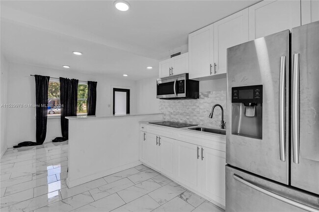 Building Photo - 420 S 61st Terrace