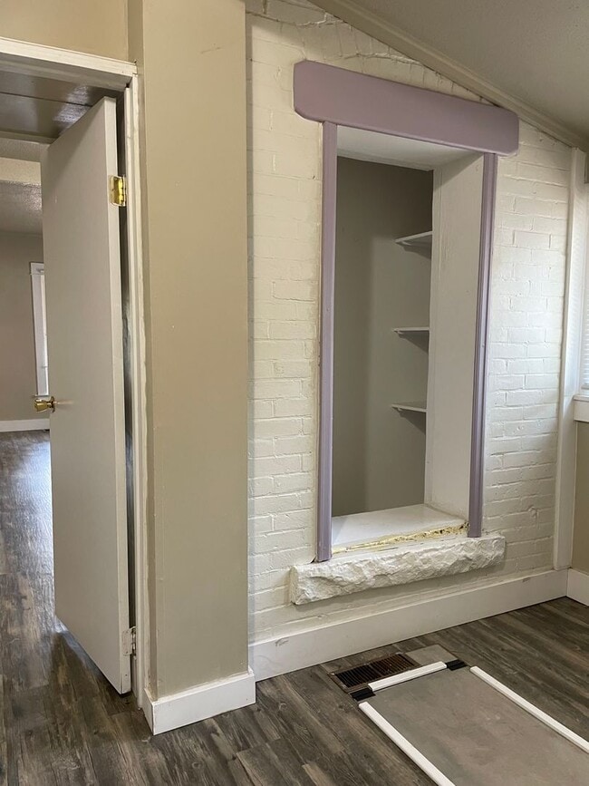 Building Photo - Cute 2 Bed 1 Bath Close to Old Town Fort C...