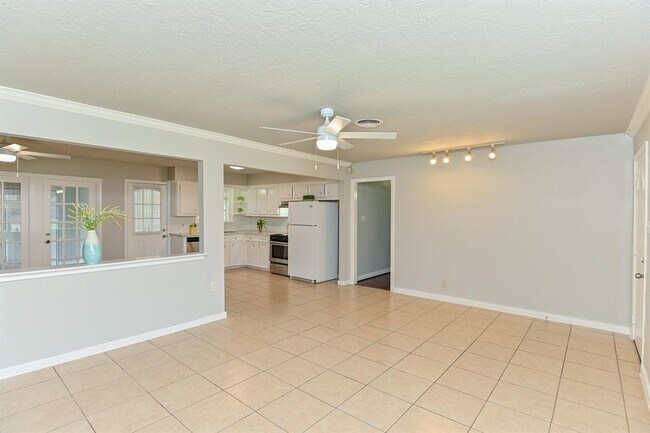 Building Photo - 8409 Bob White Dr