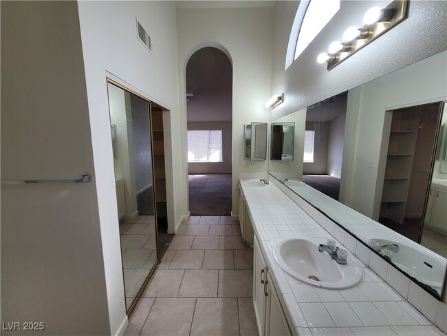 Building Photo - 372 Rushing Creek Ct