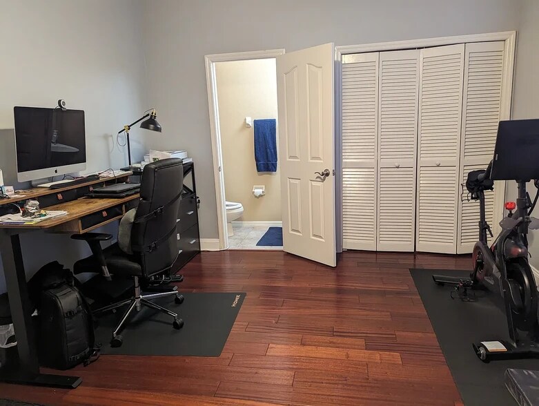 Building Photo - 3046 Pointeview Dr