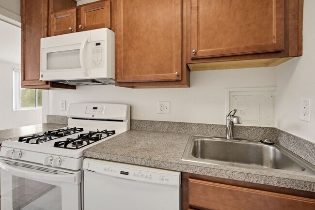 Building Photo - North Bethesda Studio - Walk to Metro - Utilities Included