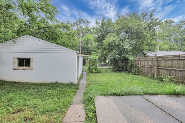 Building Photo - 1275 E Weber Rd