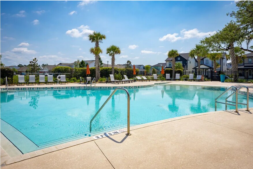Resort Style Pool - 3011 Prospect Trl