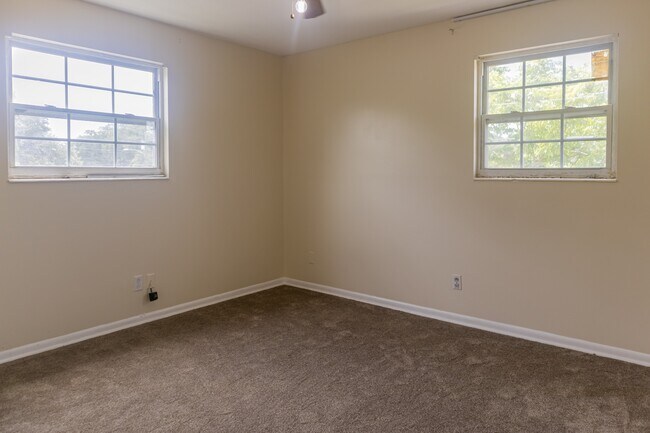Building Photo - 5039 Winchester Dr S