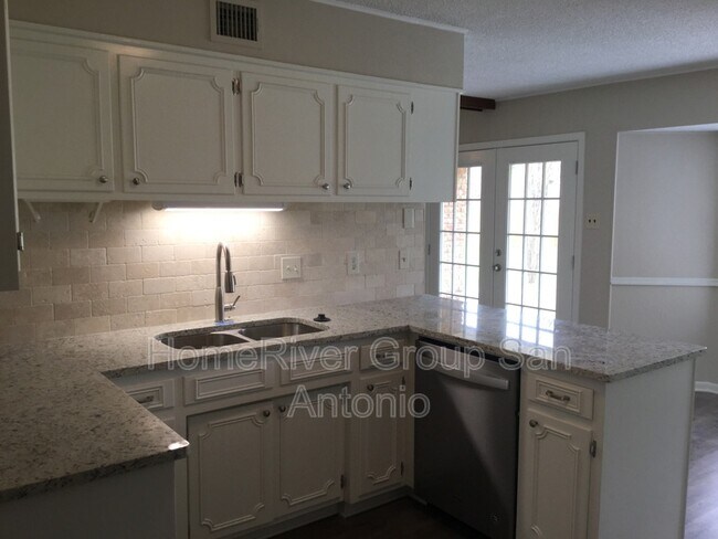Building Photo - 3518 Pinebluff Dr