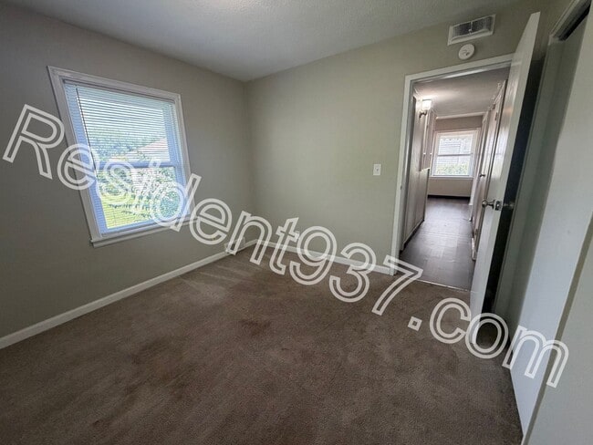 Building Photo - 3 bed 1 bath home