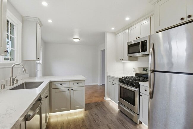 Building Photo - 251 C St