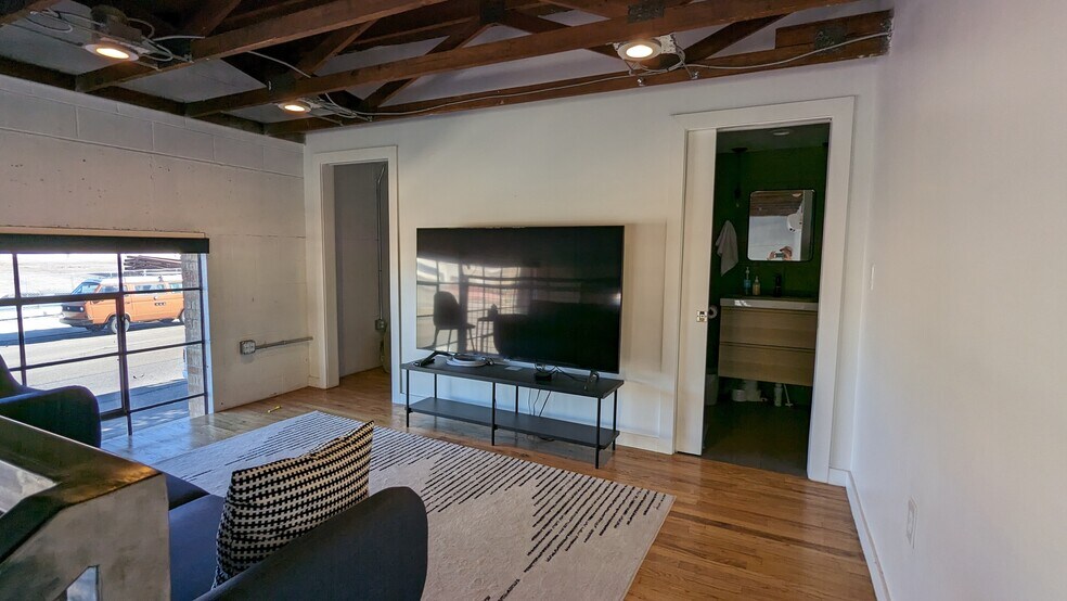 Building Photo - 25 W 400 S