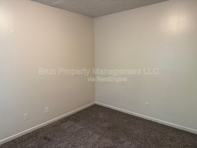 Building Photo - 1204 Glade Hill Dr