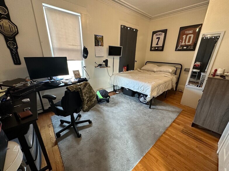 Building Photo - 53 W 7th St