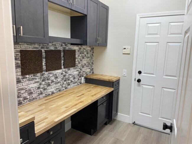 Building Photo - 78232 Silver Sage Dr