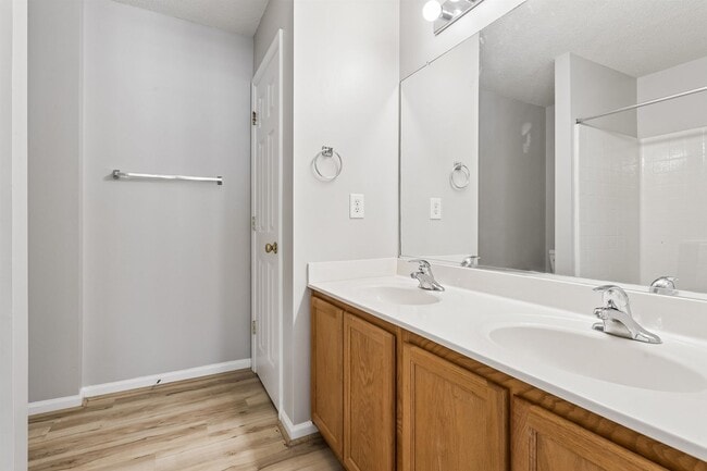 Building Photo - 3 BR 3 BA Townhouse