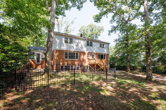 Building Photo - 2401 Scarsborough Dr