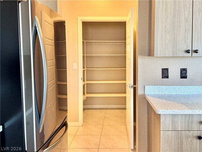 Building Photo - 5025 E Beacon Ridge Dr