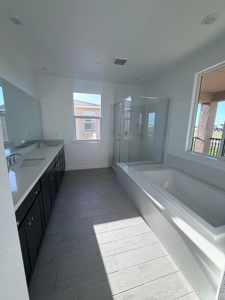 Building Photo - 5318 Lake Mary Dr