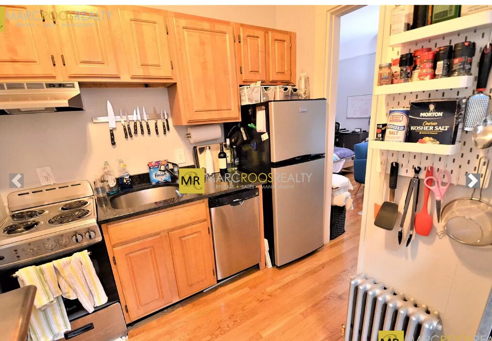 Building Photo - 585 Beacon St