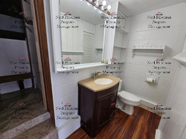 Building Photo - Studio/1 Bathroom Apartment. 60 steps walk up to the apartment. No parking. Rented as shown