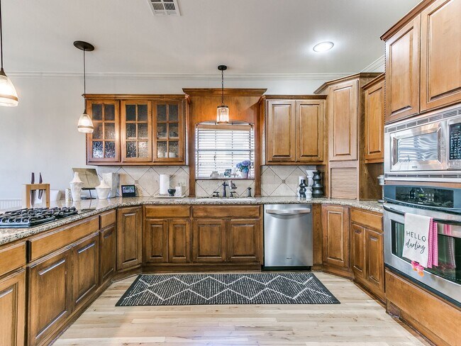 Building Photo - Gorgeous 2 Story Home In Bixby Schools!