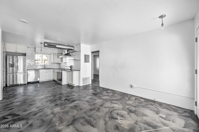 Building Photo - 3601 N 15th Ave