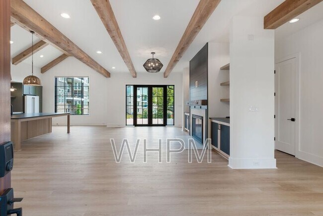Building Photo - 541 Skyview Dr