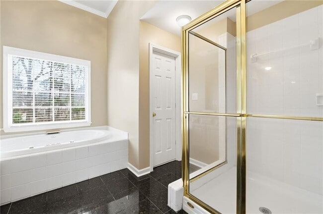 Building Photo - 310 Stoneleigh Dr SW