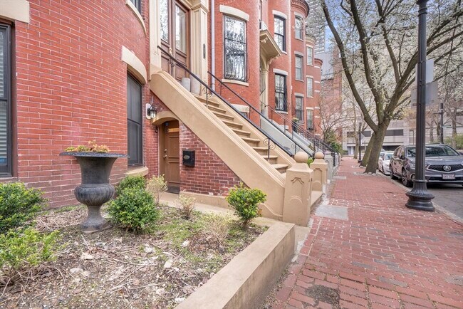 Building Photo - 26 Yarmouth St