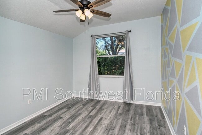 Building Photo - 607 Oak River Ct