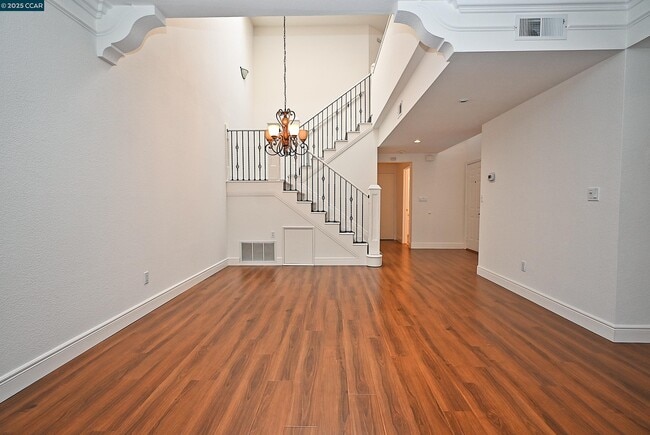 Building Photo - 6198 Lakeview Cir