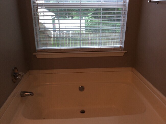 Building Photo - Lovely Ranch Home in Dacula