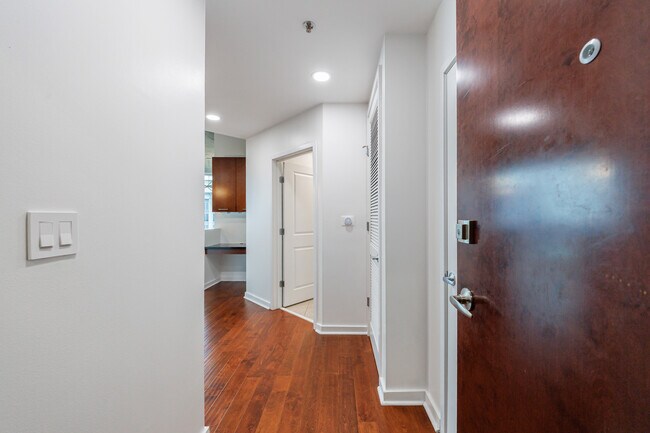Building Photo - 3324 Peachtree Rd NE
