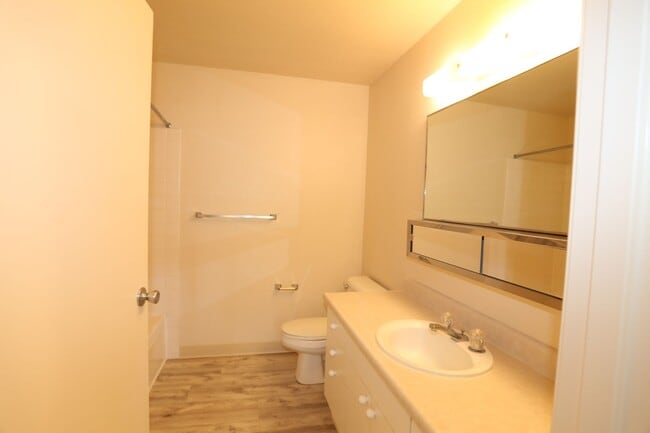 Building Photo - Kapolei - Aeloa Terrace - renovated ground...