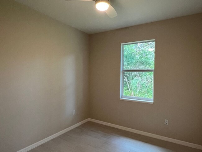 Building Photo - New Build open floor plan 3/2