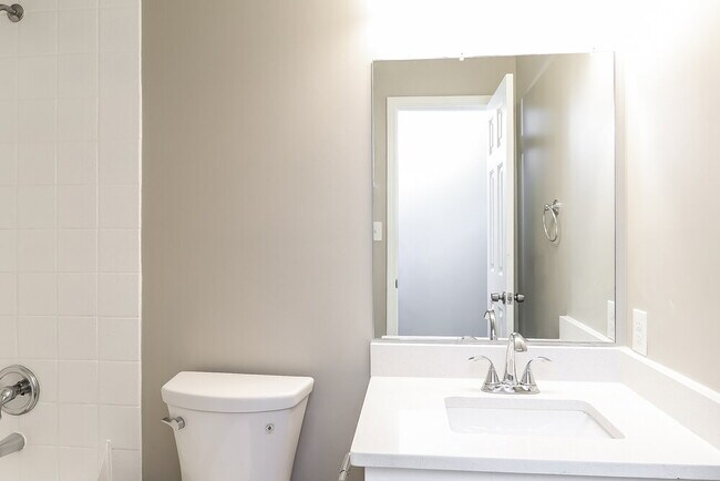 Building Photo - 112 Old Willow Rd