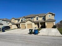 Building Photo - Town home for rent