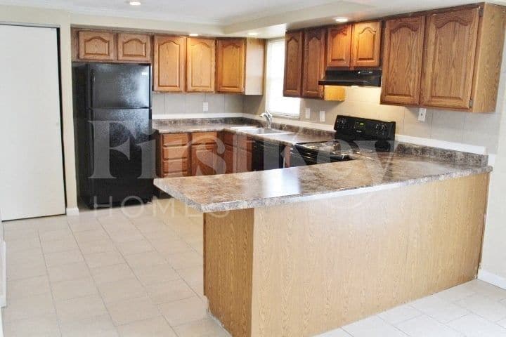 Building Photo - 9404 Granville Pl