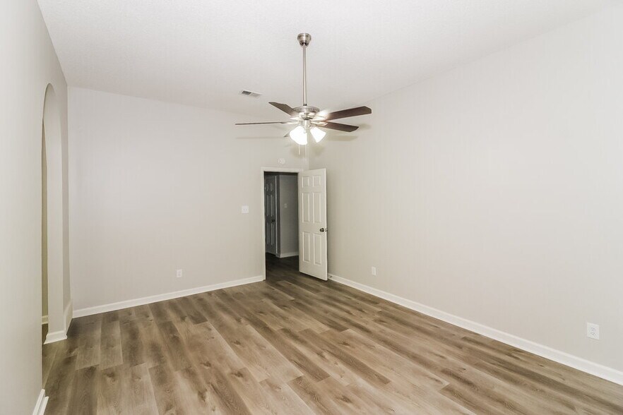 Building Photo - 636 Old River Cove