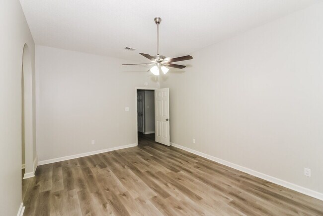 Building Photo - 636 Old River Cove