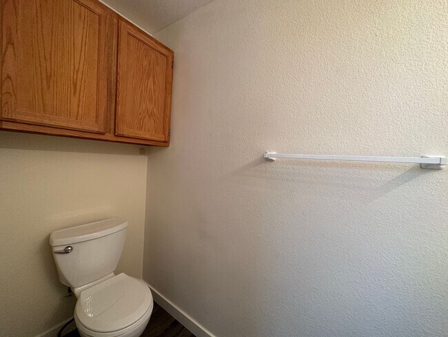 Building Photo - Updated 2 Bedroom w/ a Loft, 2 story