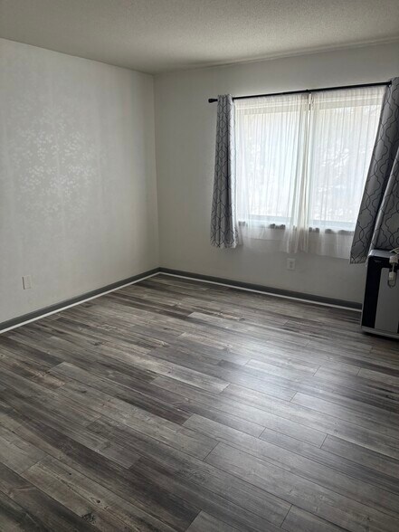 Building Photo - 1274 E Main St