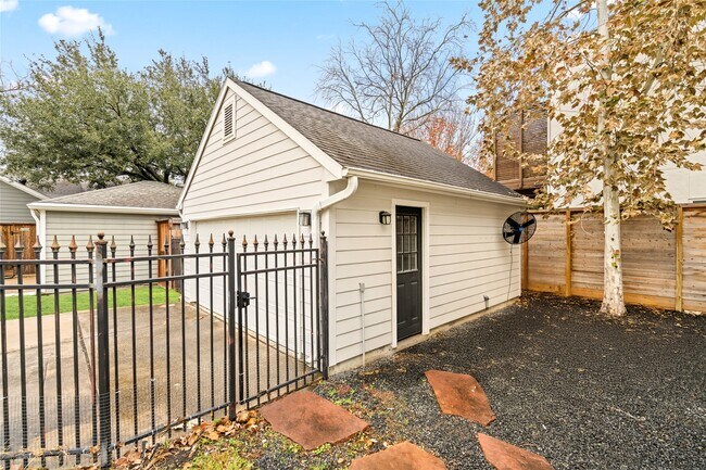 Building Photo - 3934 Rice Boulevard