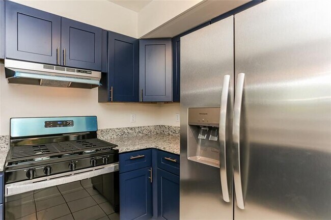 Building Photo - 135 Beethoven Ct